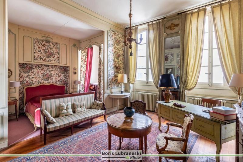 Hôtel particulier - 1 200 m² - 20 pièces