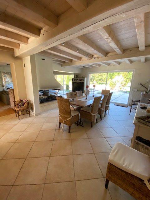 Maison - 400 m² - 10 pièces