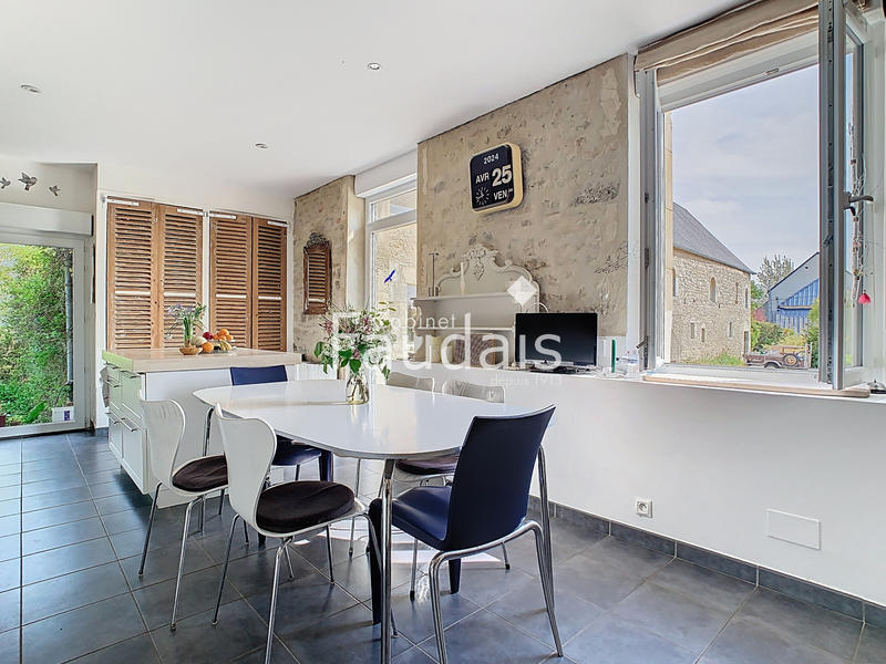 Maison - 415 m² - 16 pièces