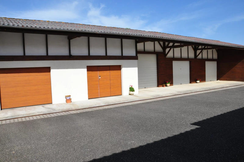 Maison - 218 m² - 8 pièces