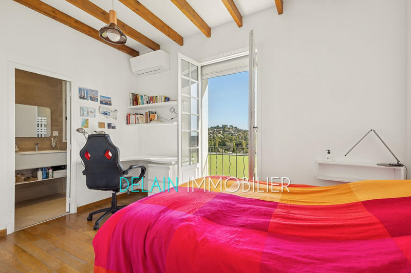 Maison - 220 m² - 5 pièces