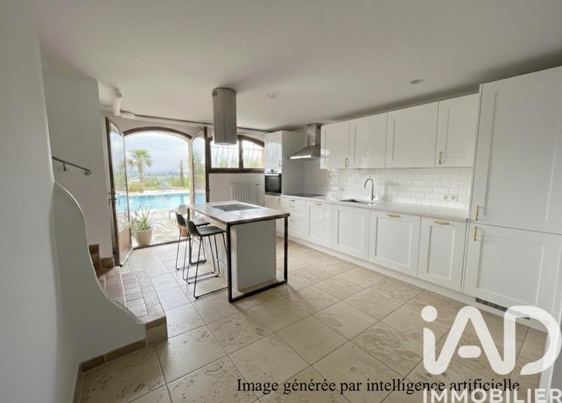Maison - 178 m² - 8 pièces