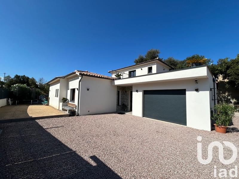 Maison - 207 m² - 8 pièces