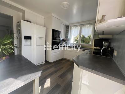 Maison traditionnelle - 155 m² - 7 pièces