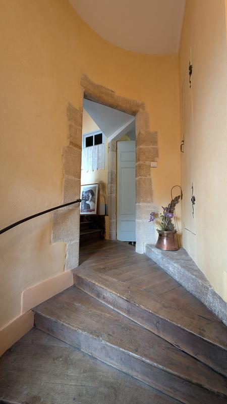 Maison - 280 m² - 9 pièces