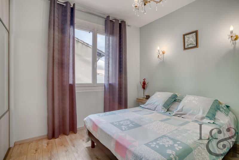 Maison - 240 m² - 11 pièces