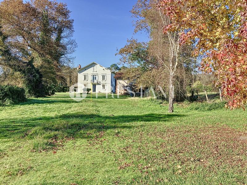 Maison - 223 m² - 6 pièces