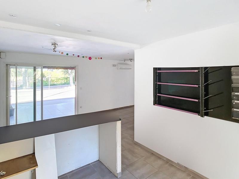 Local commercial - 85 m² - 3 pièces