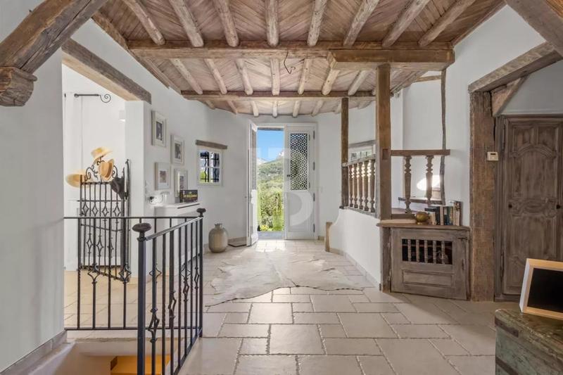 Demeure - 451 m² - 15 pièces