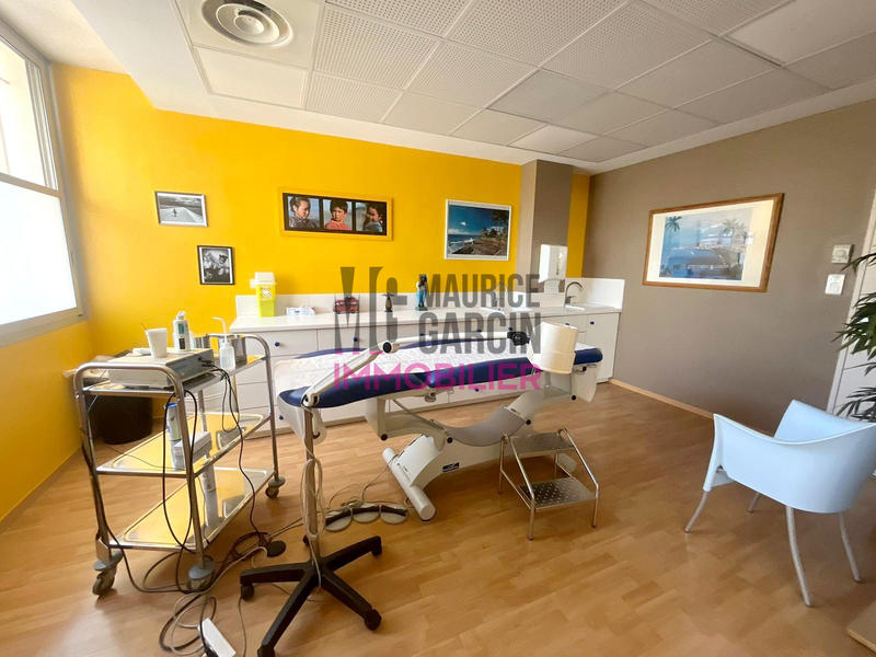 Bureau - 201 m² - 7 pièces