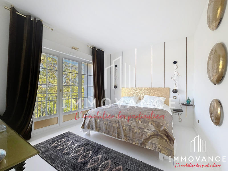 Maison - 275 m² - 7 pièces