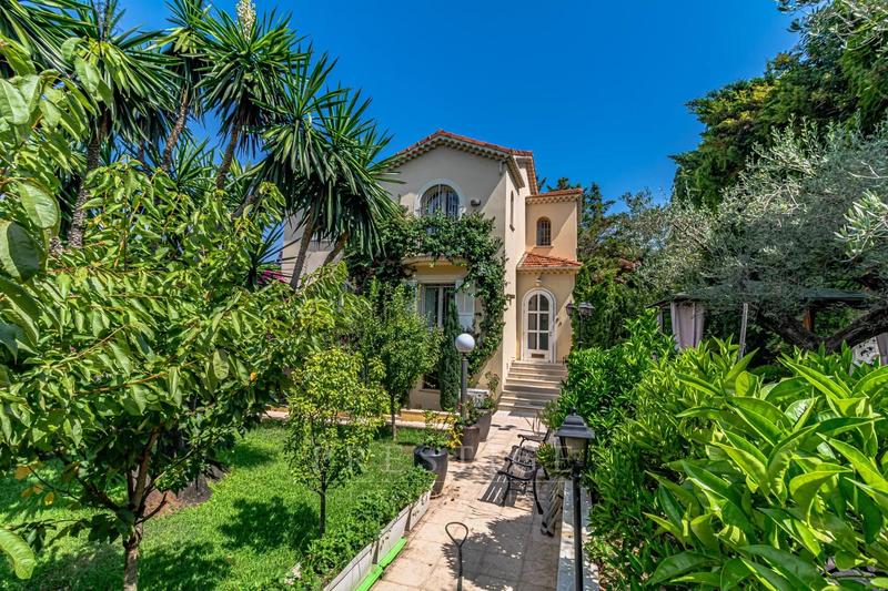 Maison - 246 m² - 6 pièces