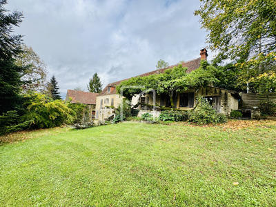 Maison - 276 m² - 8 pièces