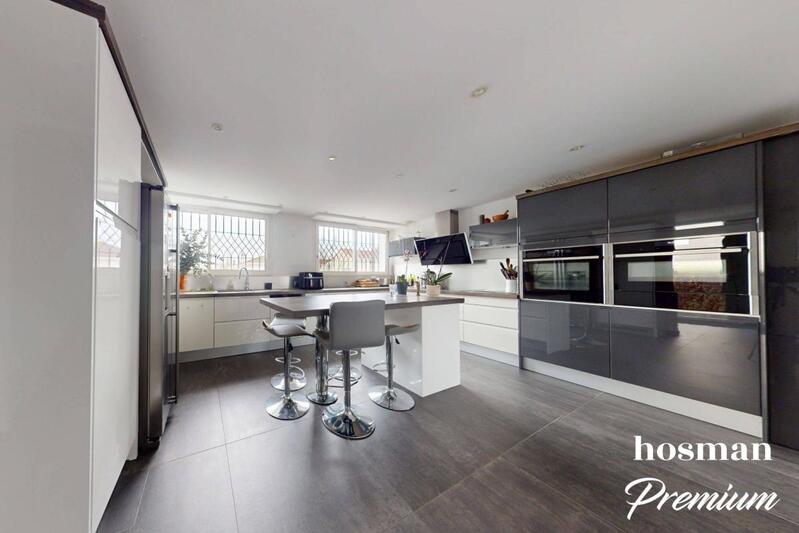 Maison - 298 m² - 8 pièces