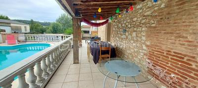 Maison en pierre - 236 m² - 11 pièces