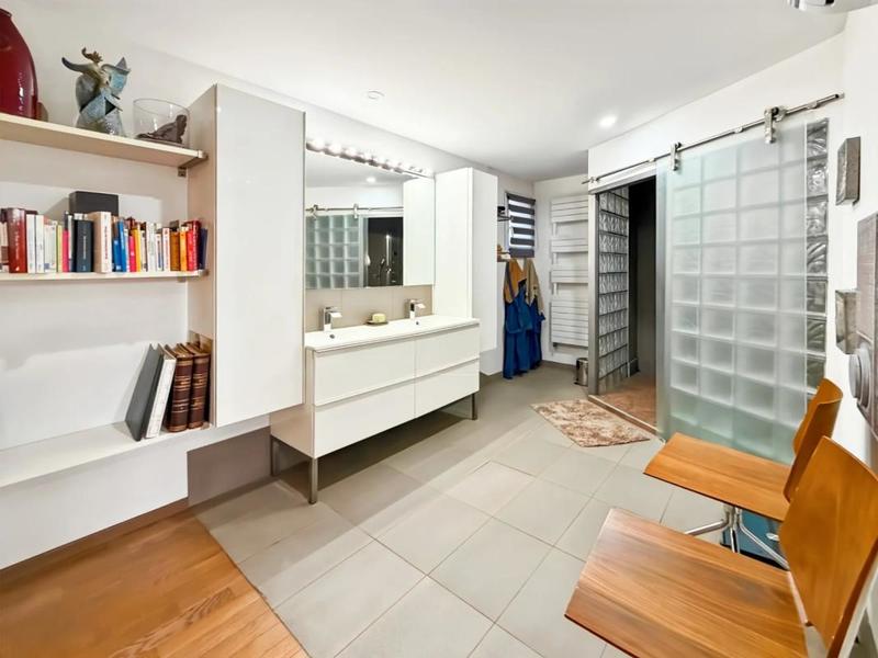 Maison - 230 m² - 6 pièces