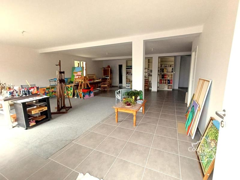 Propriété - 249 m² - 9 pièces