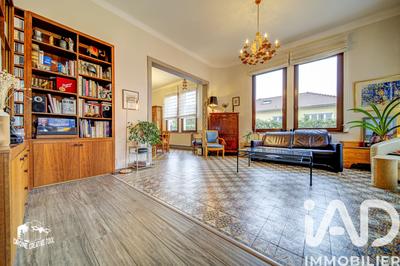 Maison - 212 m² - 10 pièces