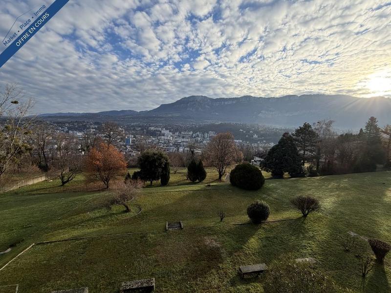 Appartement - 90 m² - 5 pièces