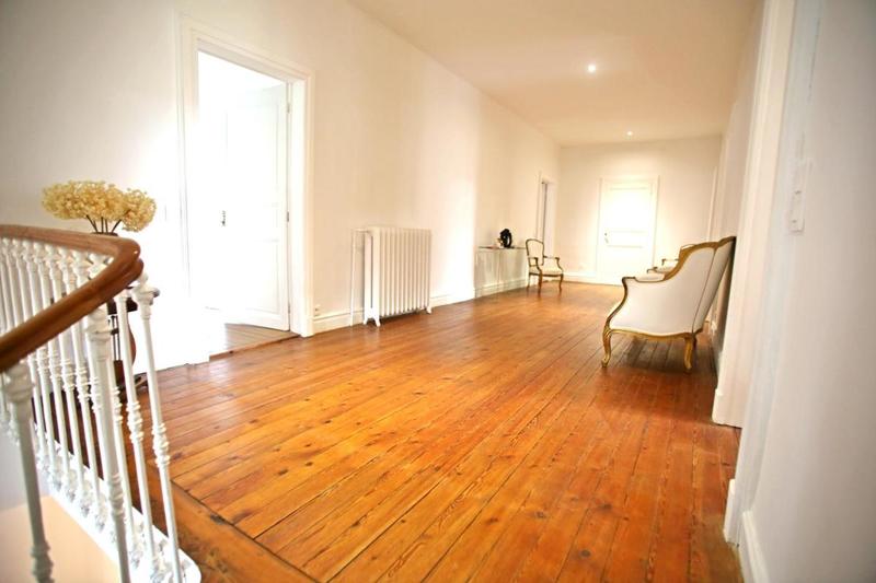 Maison de maîtres - 331 m² - 9 pièces