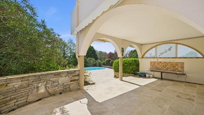 Maison - 270 m² - 13 pièces