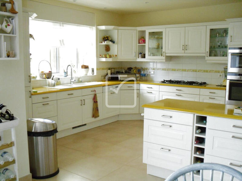 Maison - 260 m² - 15 pièces