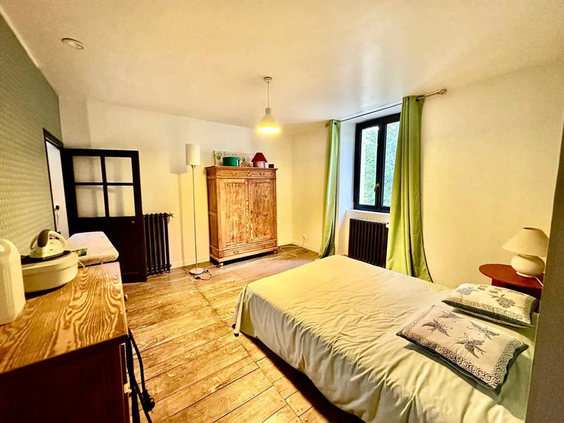 Maison traditionnelle - 219 m² - 9 pièces