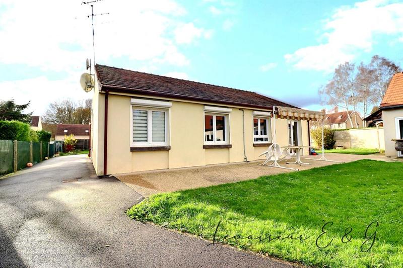 Maison - 93 m² - 7 pièces