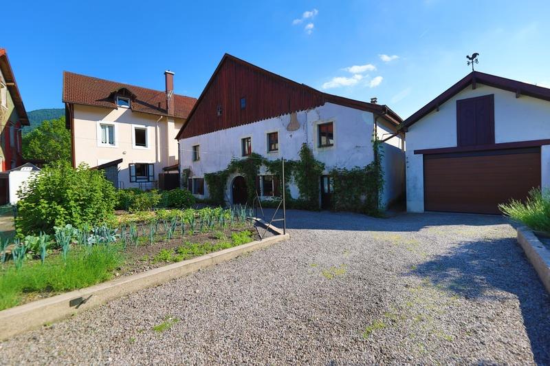 Maison - 210 m² - 15 pièces