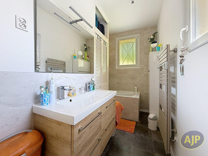 Maison - 104 m² - 4 pièces