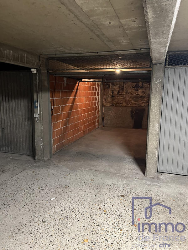 Parking / Garage - 14 m²