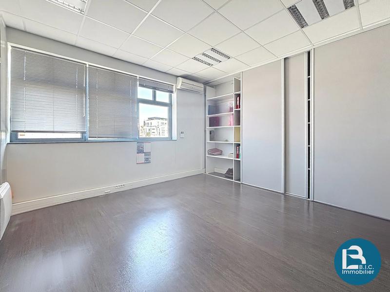 Bureau - 252 m² - 12 pièces