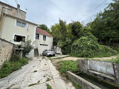 Immeuble - 130 m² - 8 pièces