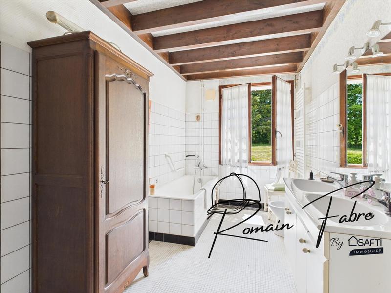 Maison - 310 m² - 12 pièces