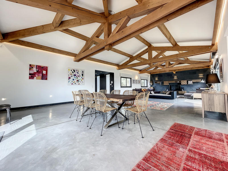 Villa - 300 m² - 6 pièces