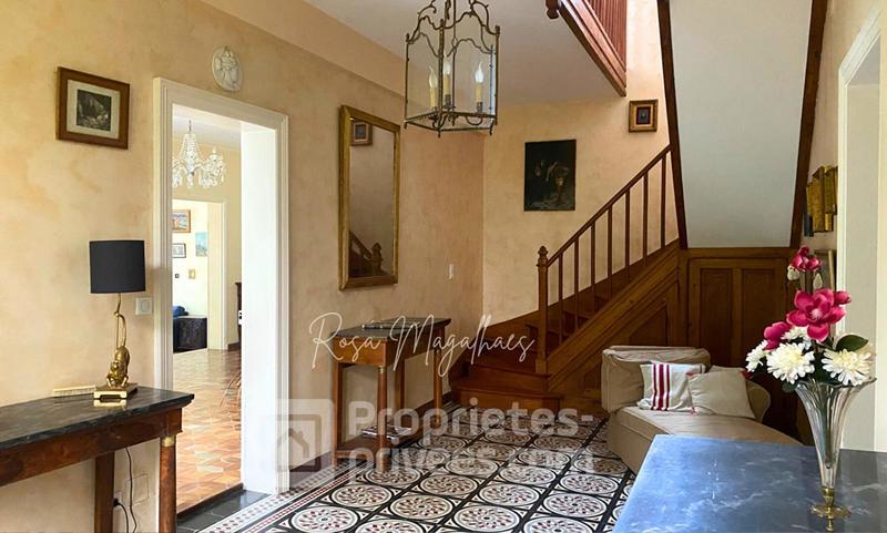 Maison - 225 m² - 8 pièces