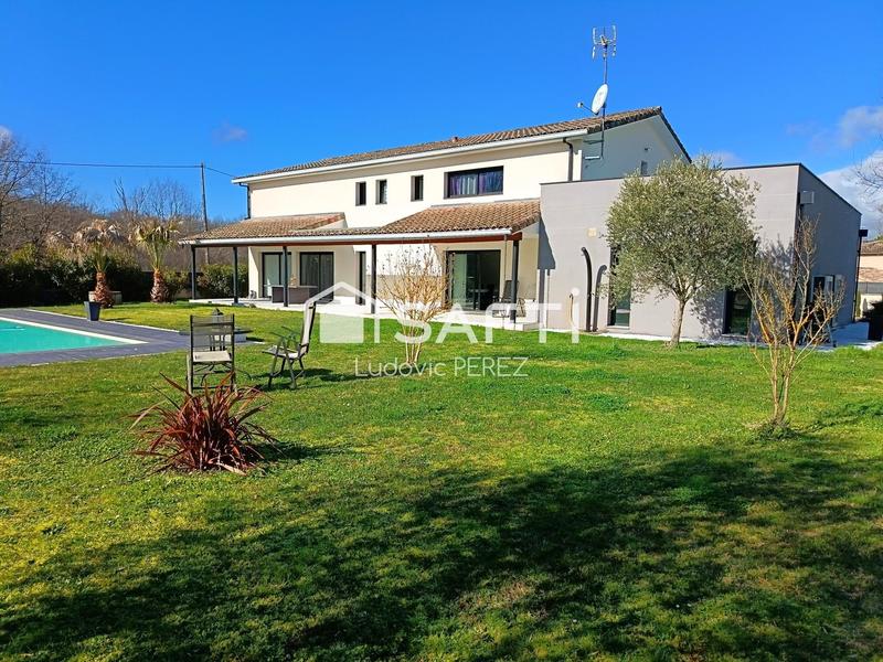 Maison - 290 m² - 5 pièces