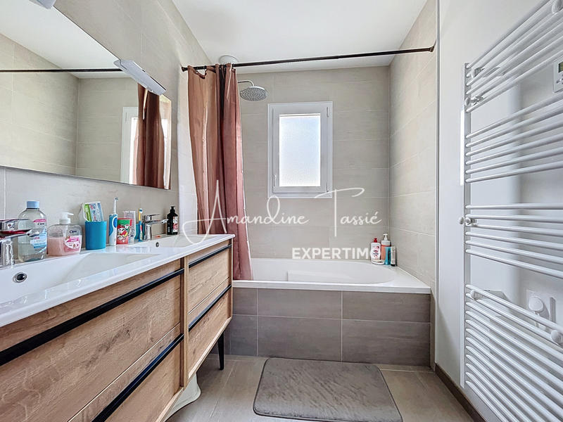 Maison - 92 m² - 4 pièces