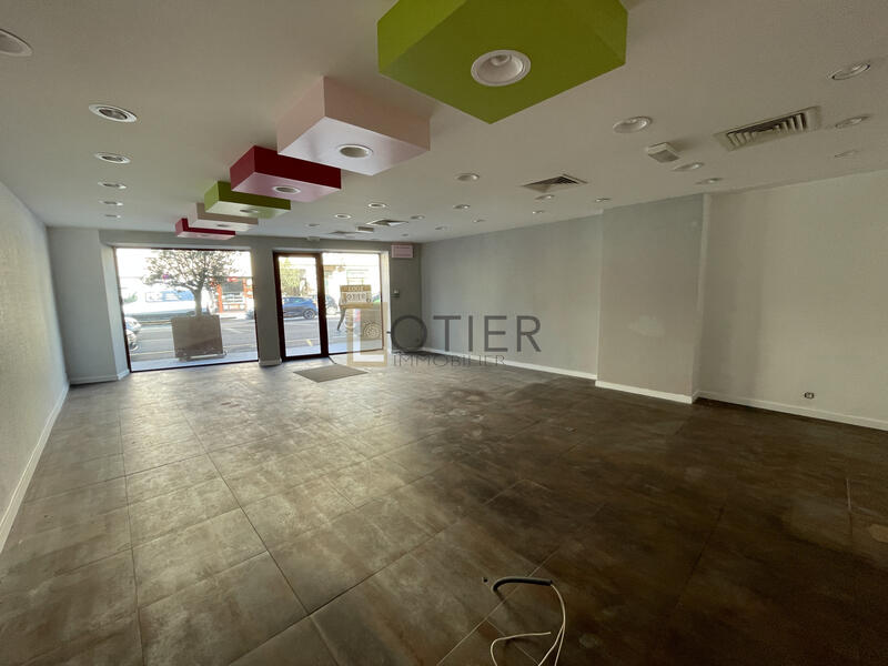 Local d'activités - 83 m²