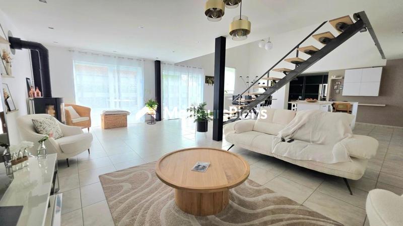 Maison - 150 m² - 4 pièces