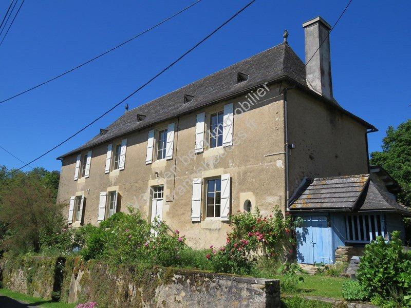 Maison - 250 m² - 6 pièces