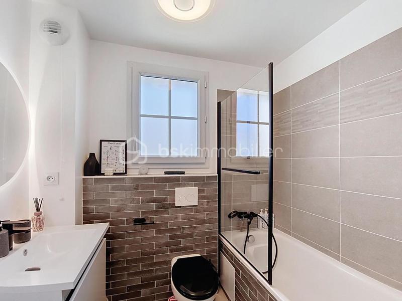 Maison - 90 m² - 5 pièces