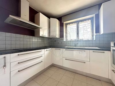 Maison - 181 m² - 9 pièces