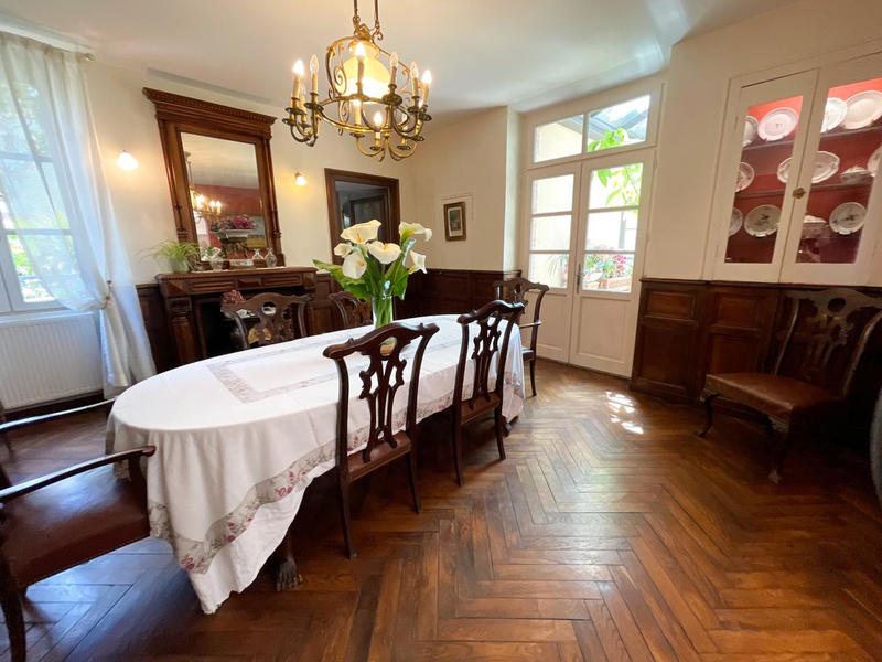 Maison de village - 467 m² - 24 pièces