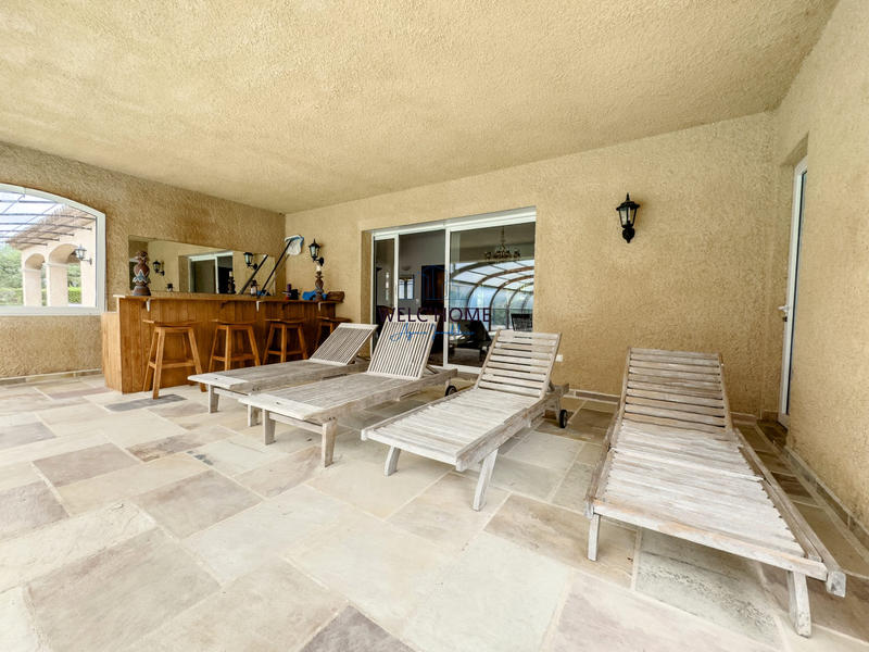 Villa - 250 m² - 9 pièces