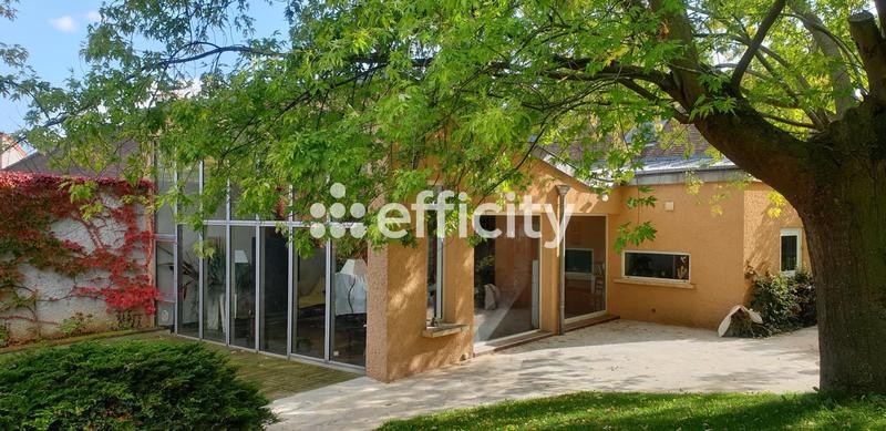 Maison - 280 m² - 11 pièces