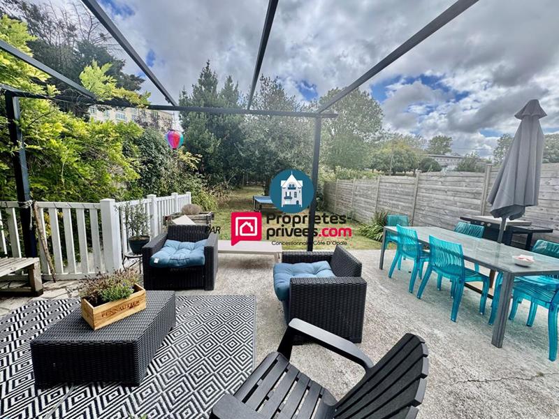 Maison - 212 m² - 9 pièces