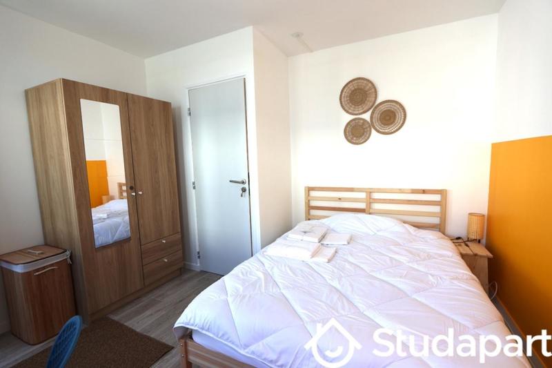 Chambre - 13 m² - 1 pièce