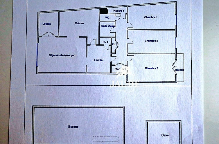 Appartement - 90 m² - 4 pièces