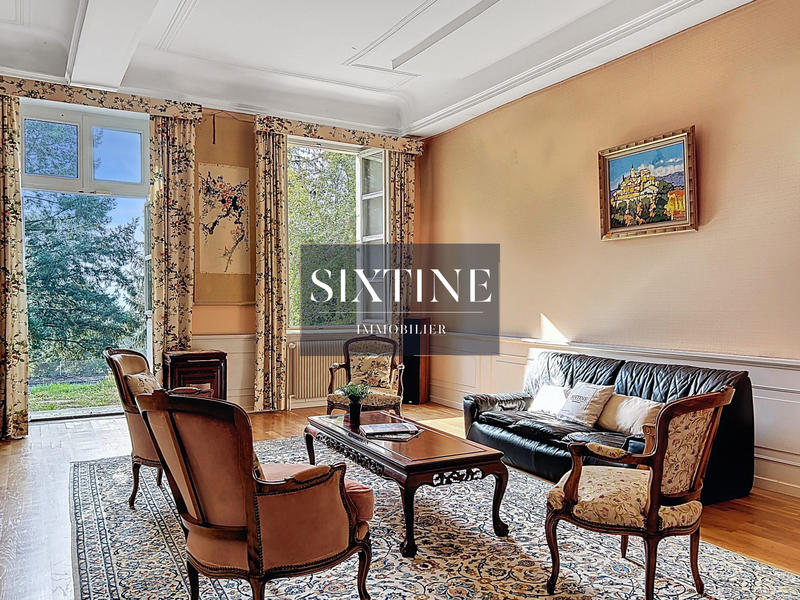 Maison - 312 m² - 9 pièces